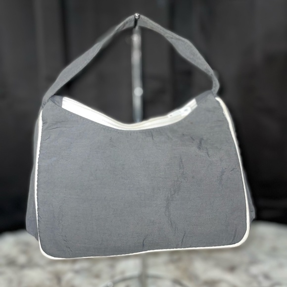 Vintage Reebok - Picture 2 of 2